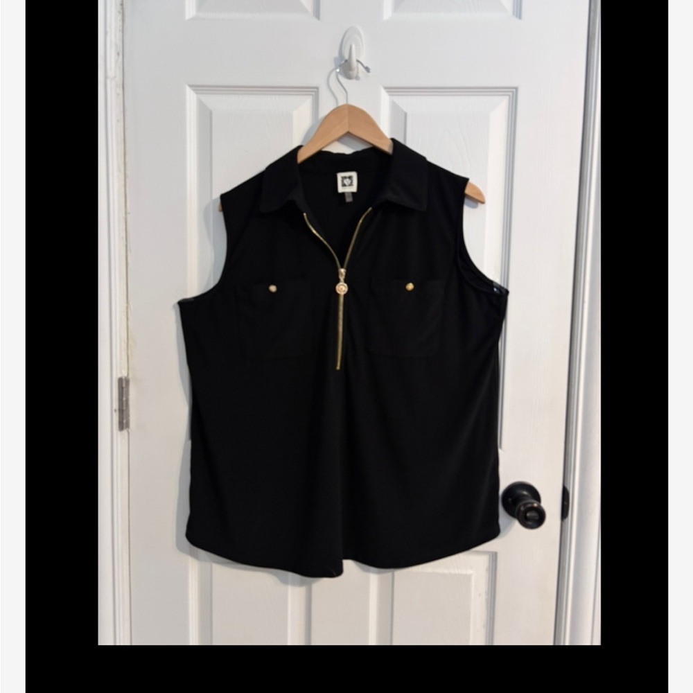 Black Sleeveless Zip-Up Top